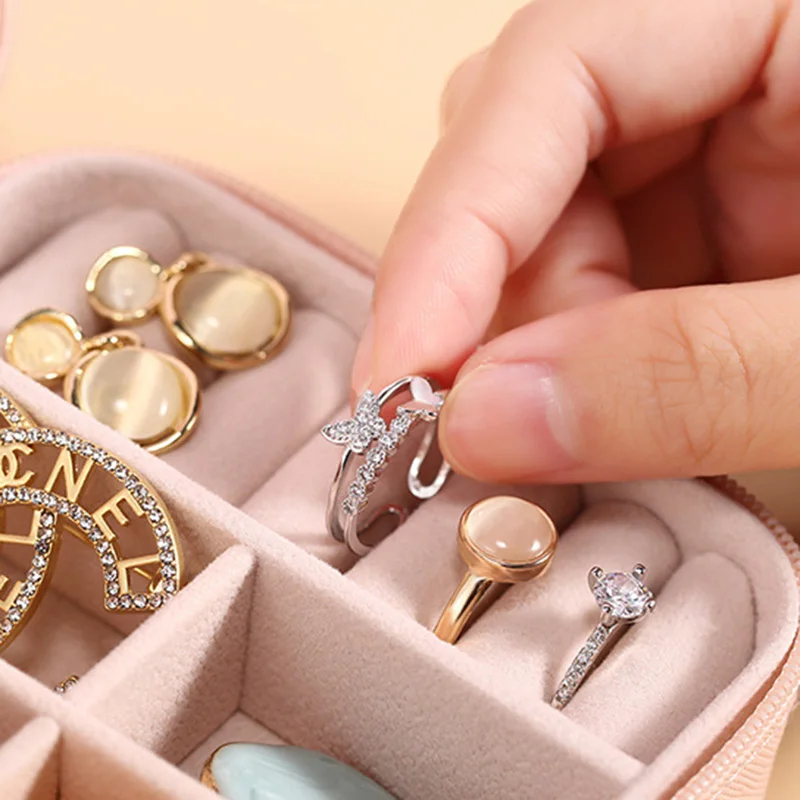 Gold Alphabet Flower Jewelry B - Bar Cart Gold のレビューと価格
